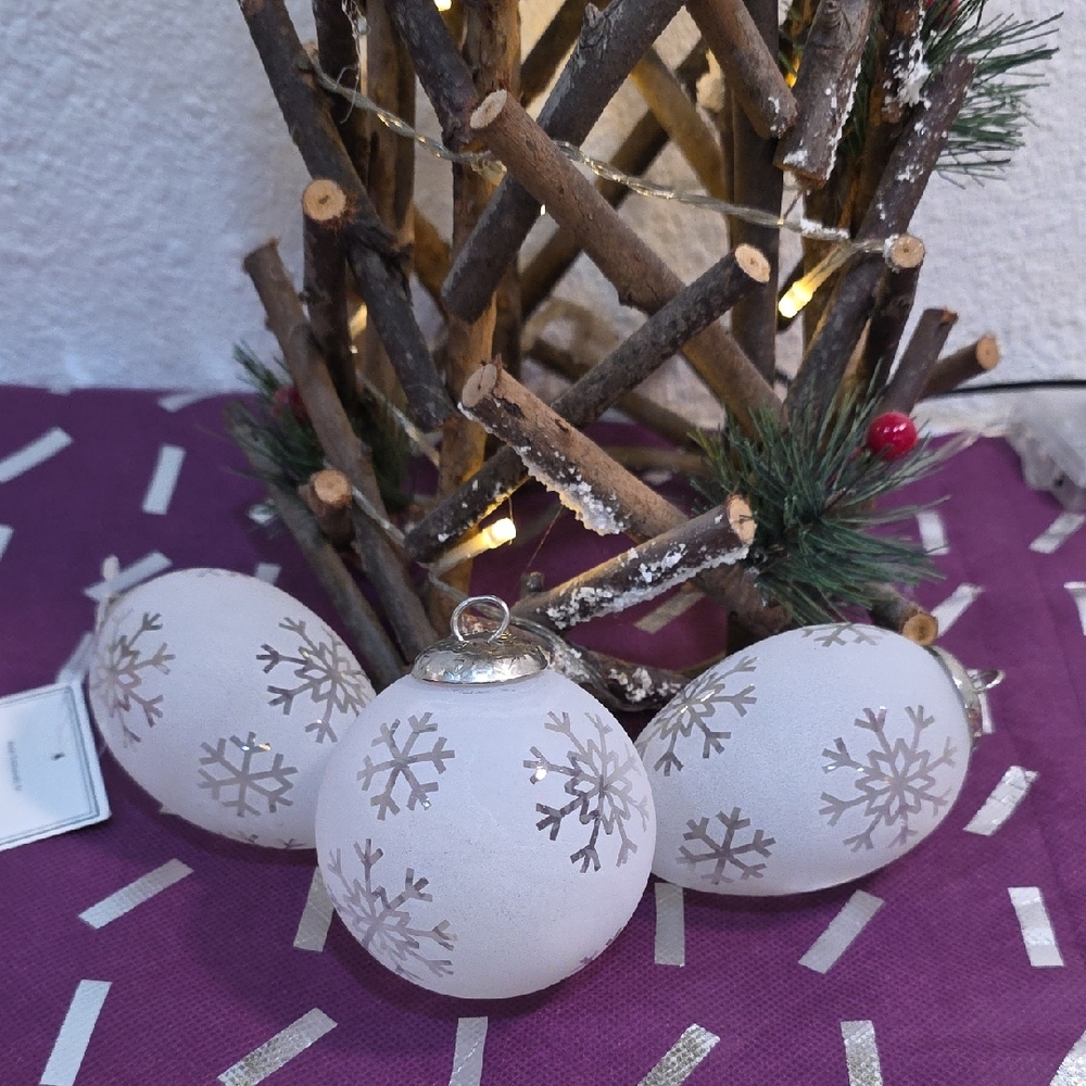 Home Interiors Elegant White Snowflake Holiday Ornaments Rare